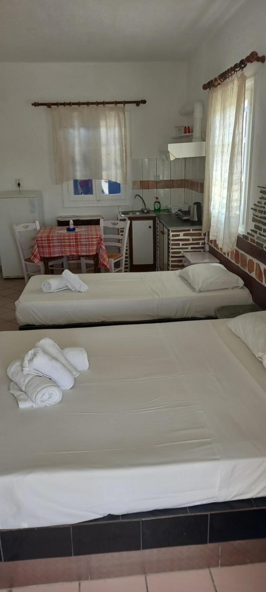 Aposperitis Rooms & Apartments Кинион Экстерьер фото
